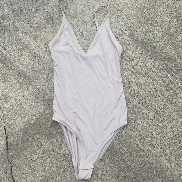 Aritzia talula body suit colour light taupe - Picture 3 of 3